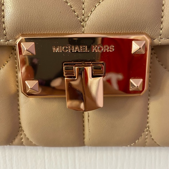 MICHAEL KORS beige padded leather clutch/shoulder bag with strap - Picture 3 of 12